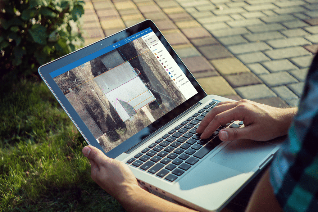 Using RoofSnap Software on Laptop